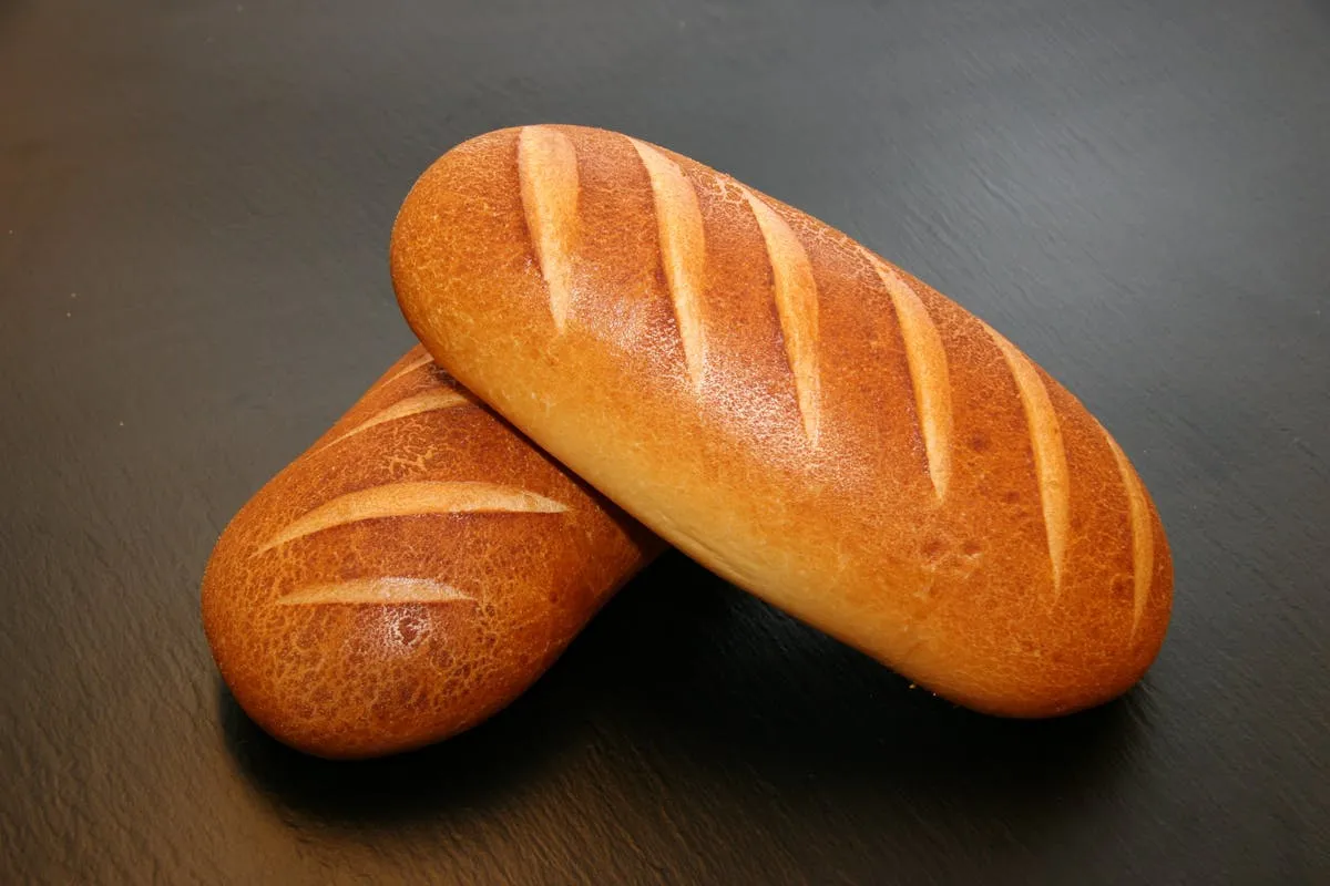 Congeler brioche crue ou cuite : méthode complète pour préserver vos brioches maison