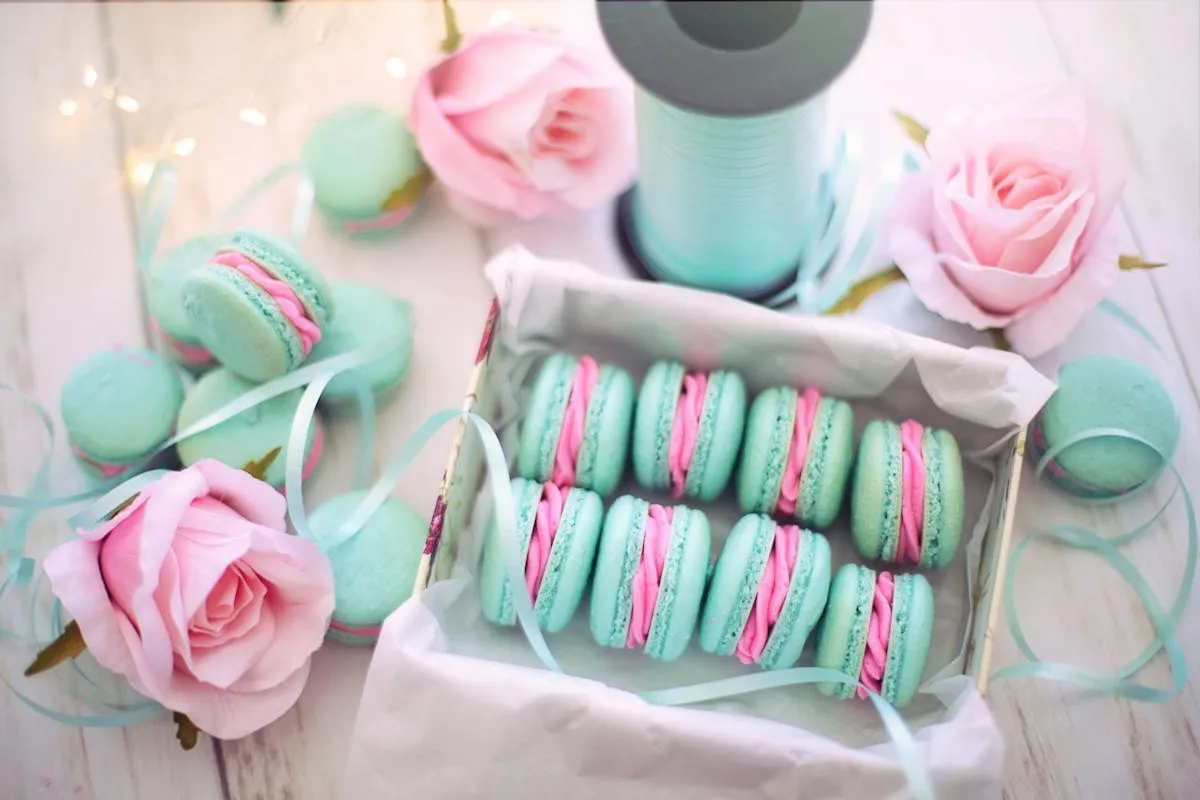 Délice exotique : le grand macaron aux saveurs tropicales