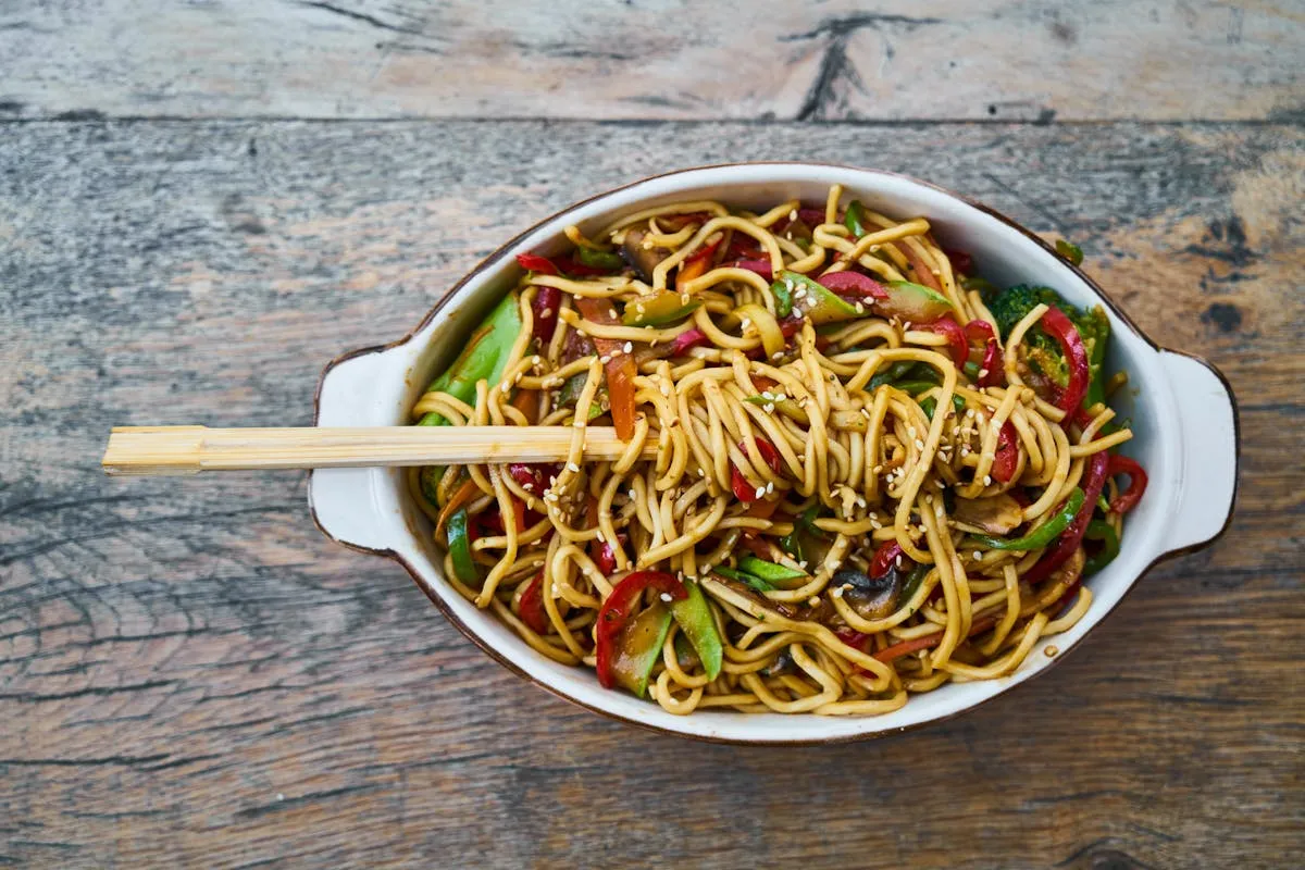 La préparation du bami : techniques et astuces de cuisine guyanaise