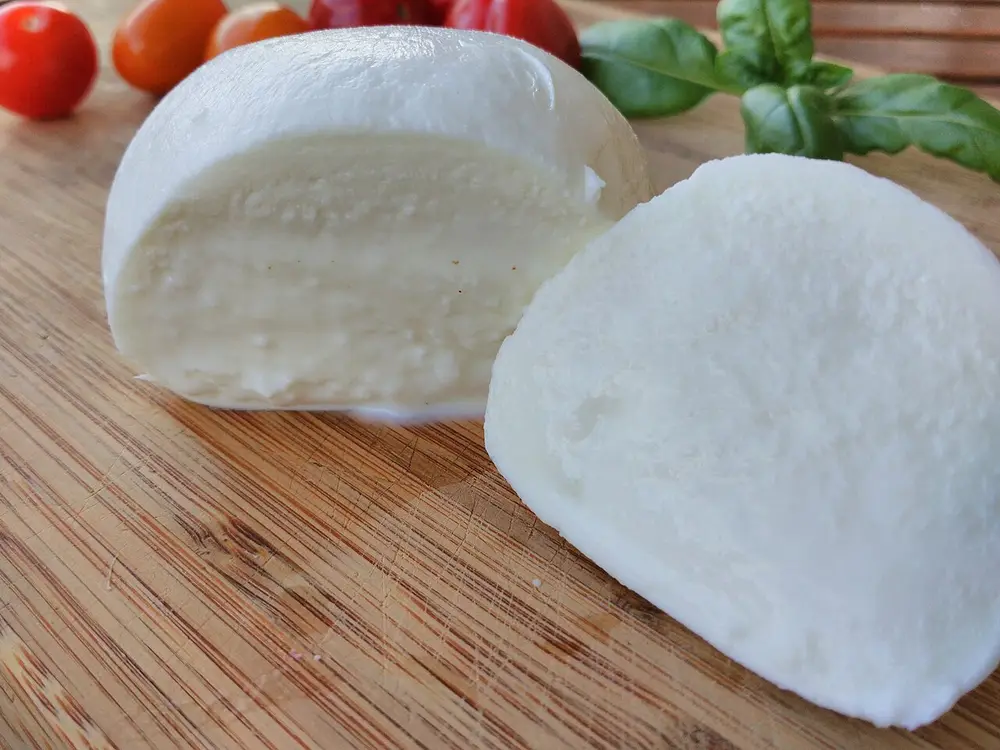 Mozzarella fraîche blanche : comment savoir si elle est encore bonne
