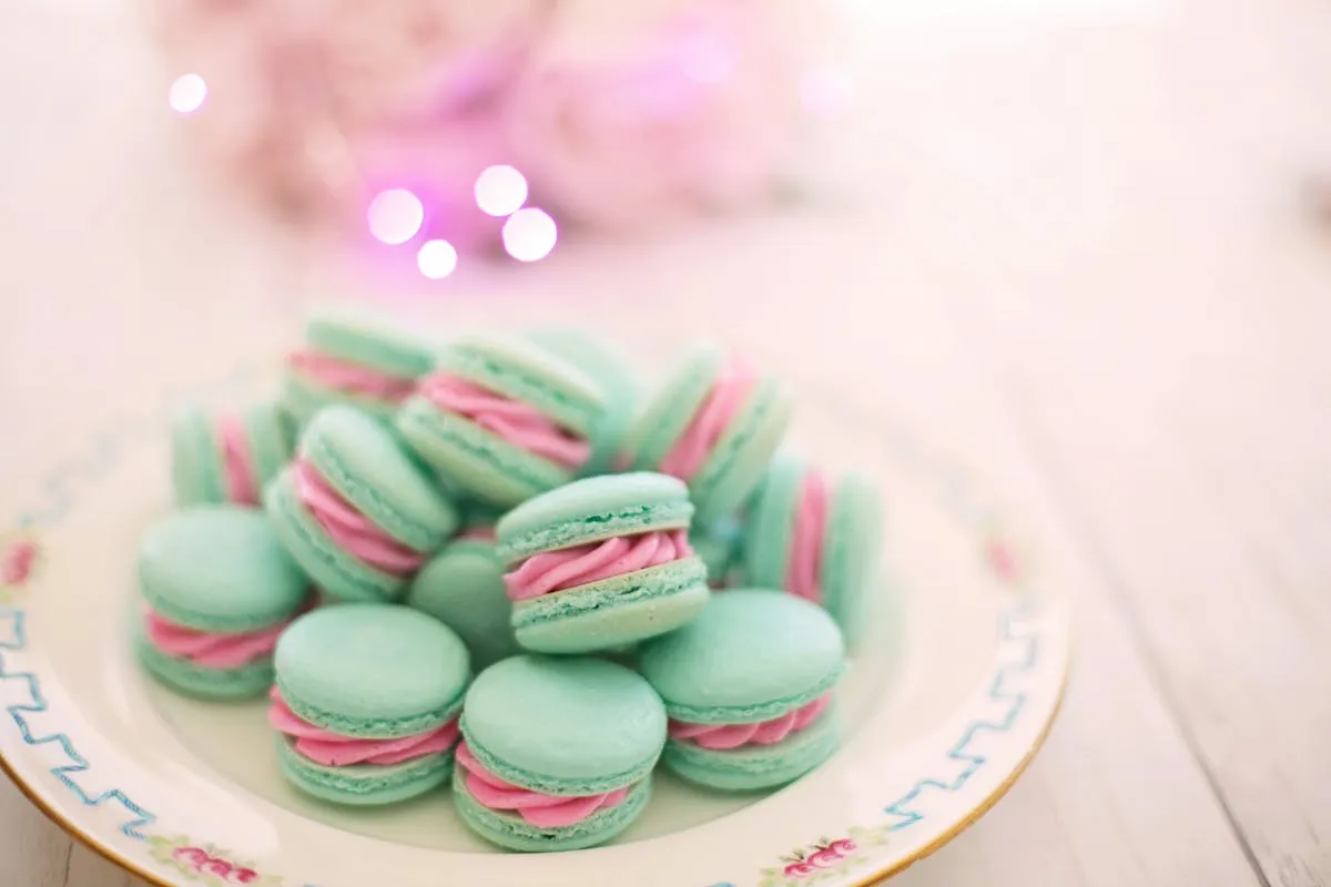 Savourez la Délicatesse des Macarons à la Framboise